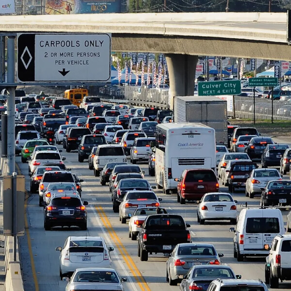 Новые законы на дорогах Калифорнии 2026