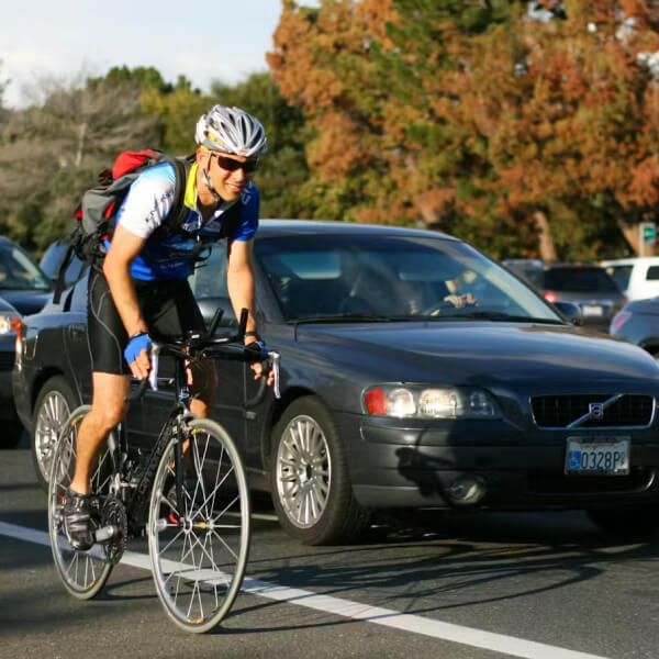 Безопасный обгон велосипедистов в штате Калифорния (CVC 21760)